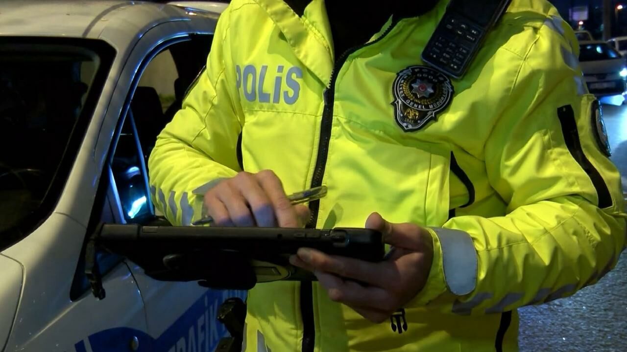 Trafik Polisi Trafik Cezasi Ceza Dha 2165058-2