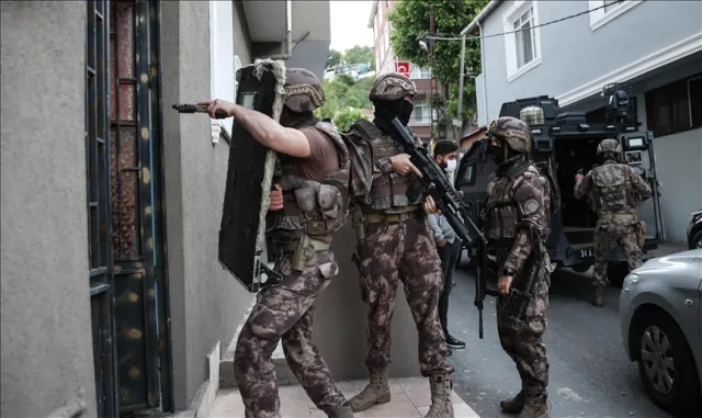 Istanbul Merkezli 11 Ildeki Feto Operasyonunda 93 Vergi Mufettisi Gozaltina Alindi