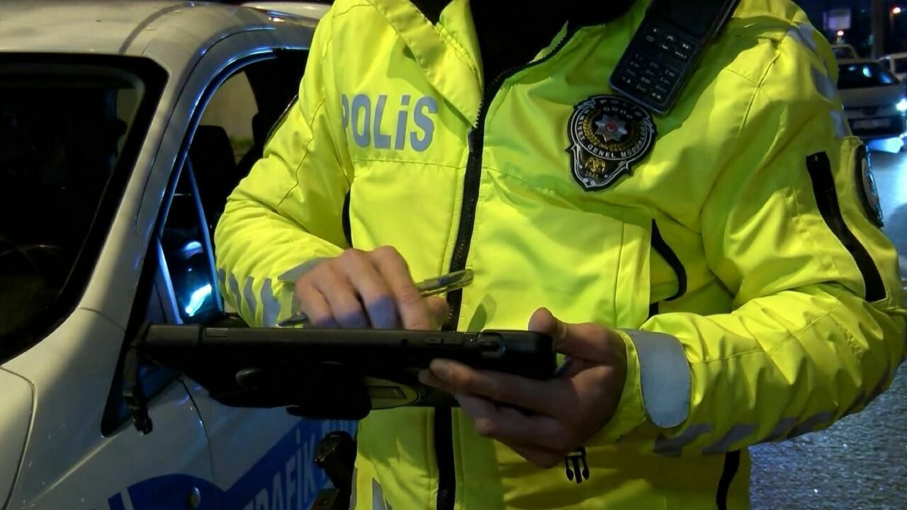 Trafik Polisi Trafik Cezasi Ceza Dha 2165058-3