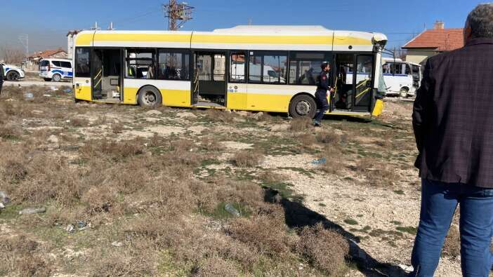 Konyada Belediye Otobusu Ogrenci Servisiyle Carpisti