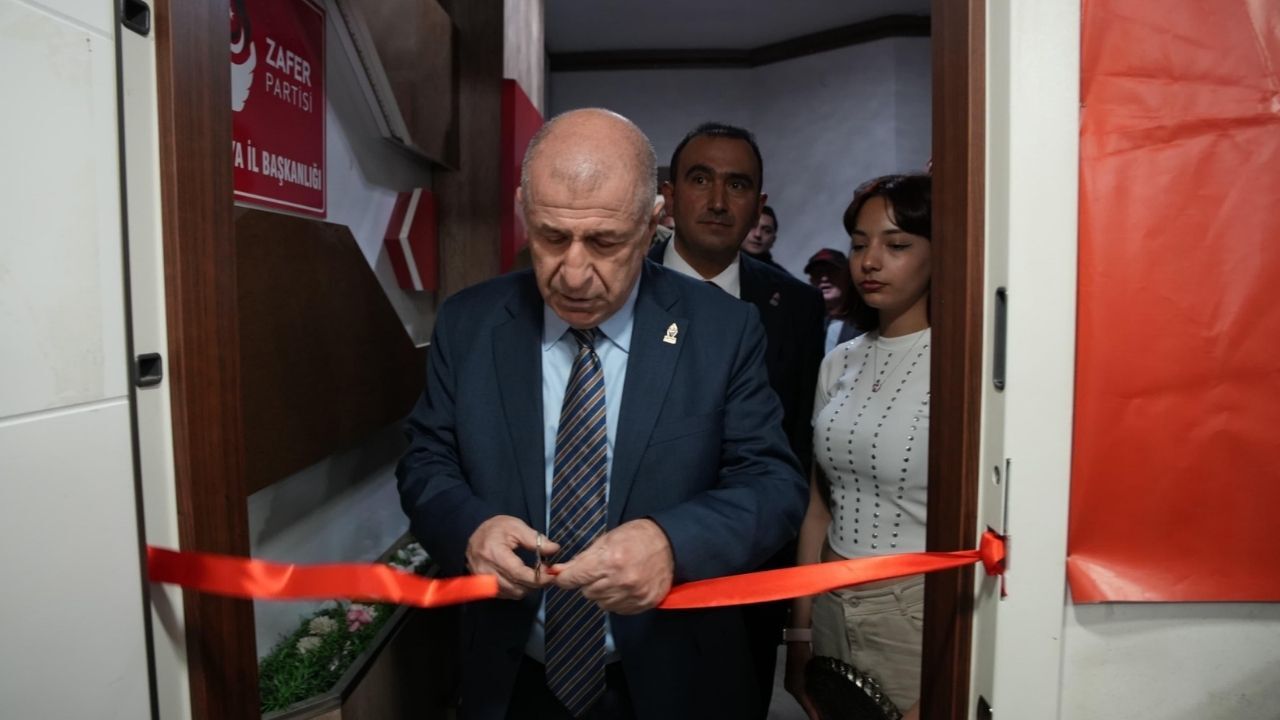 Kırmızı Ve Beyaz Modern Son Dakika Haberleri Youtube Küçük Resmi (11)-16