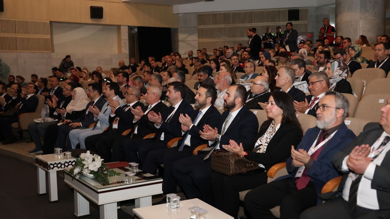 Kırmızı Ve Beyaz Modern Son Dakika Haberleri Youtube Küçük Resmi 2026 04 29T124743.946