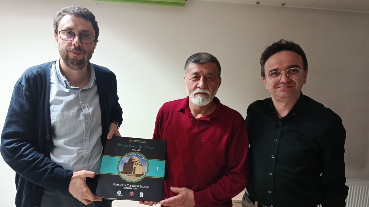 Kırmızı Ve Beyaz Modern Son Dakika Haberleri Youtube Küçük Resmi 2026 04 30T141851.000