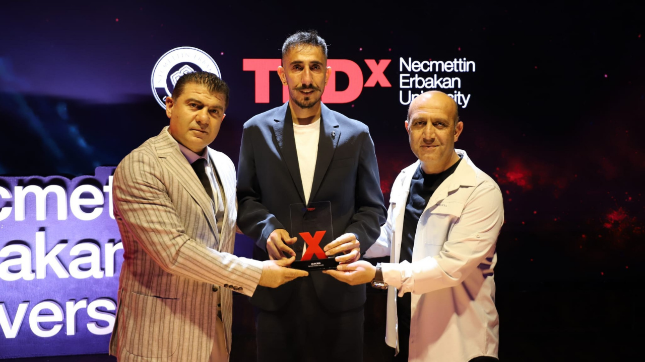 Kırmızı Ve Beyaz Modern Son Dakika Haberleri Youtube Küçük Resmi (28)-14