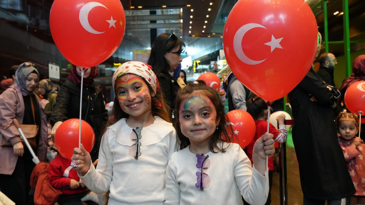 Kırmızı Ve Beyaz Modern Son Dakika Haberleri Youtube Küçük Resmi (33)-11