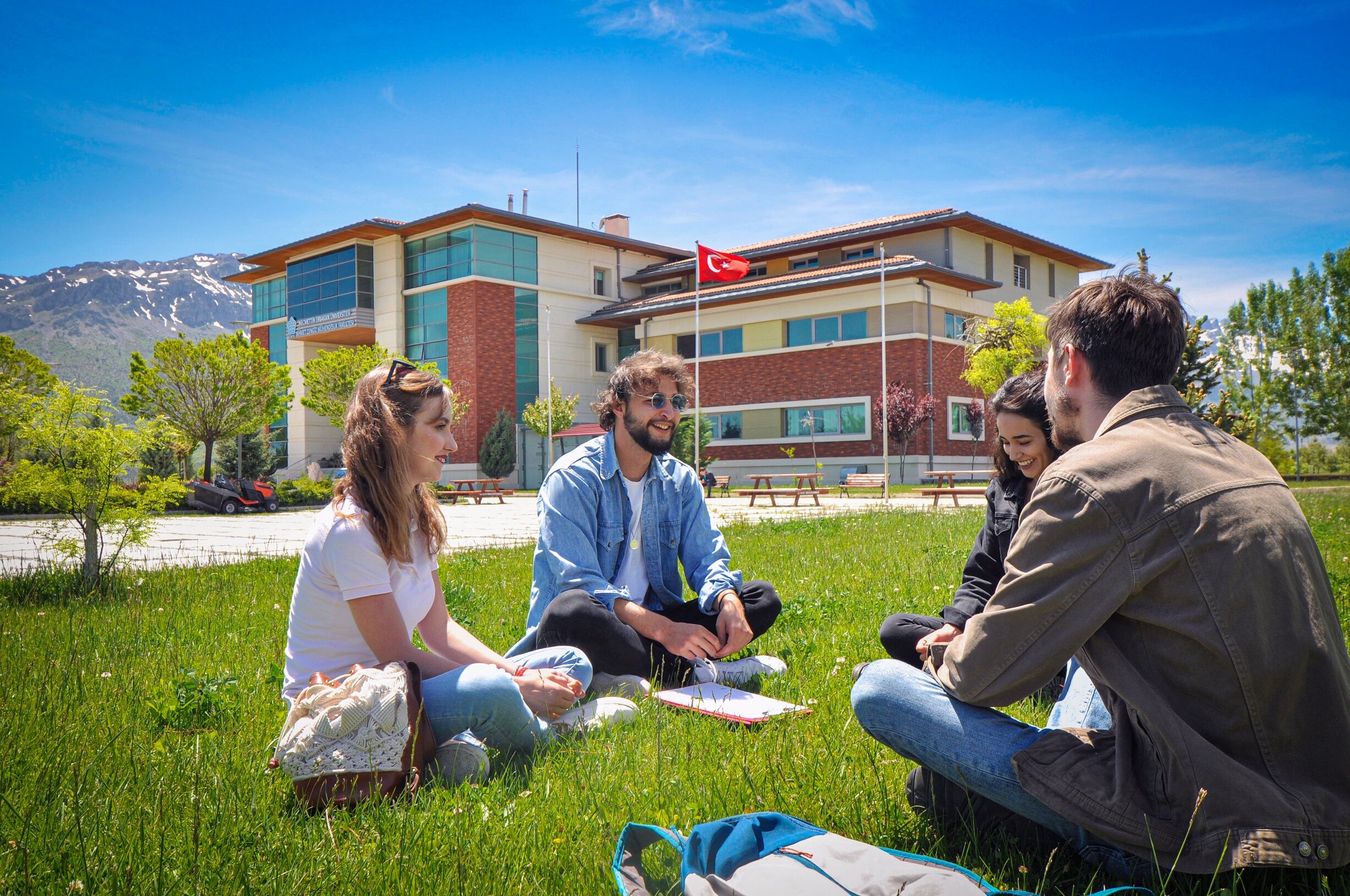 Neü’den Araştırma Kalitesi Ve Uluslararası Görünüm Atağı (1)