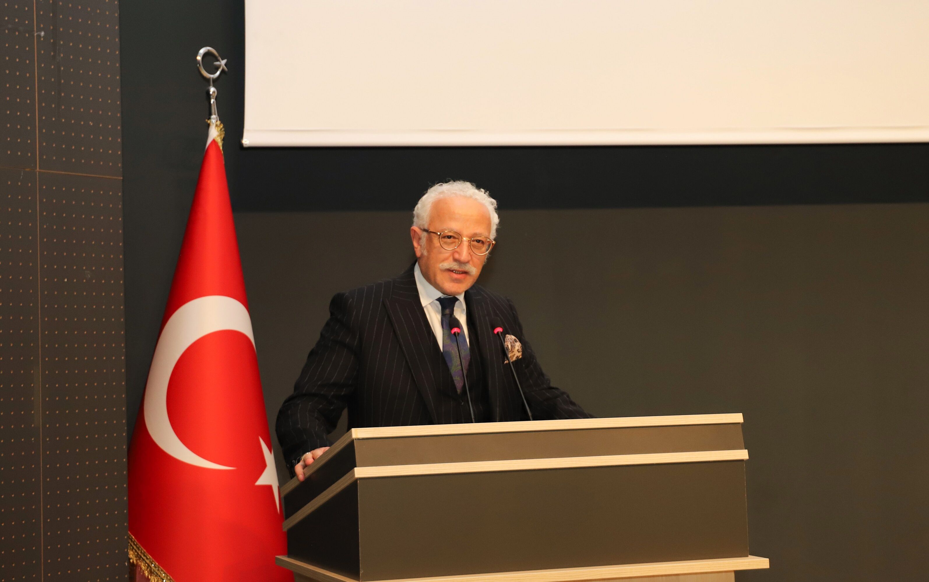Rektör Prof. Dr. Cem Zorlu