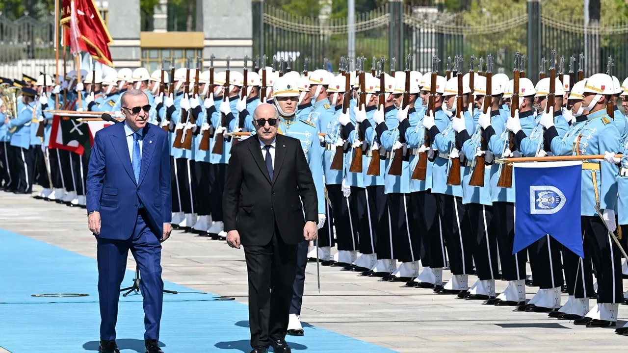Cumhurbaskani Erdogan Cezayir Cumhurbaskani Tebbunu Resmi Torenle Karsiladi Xxbr