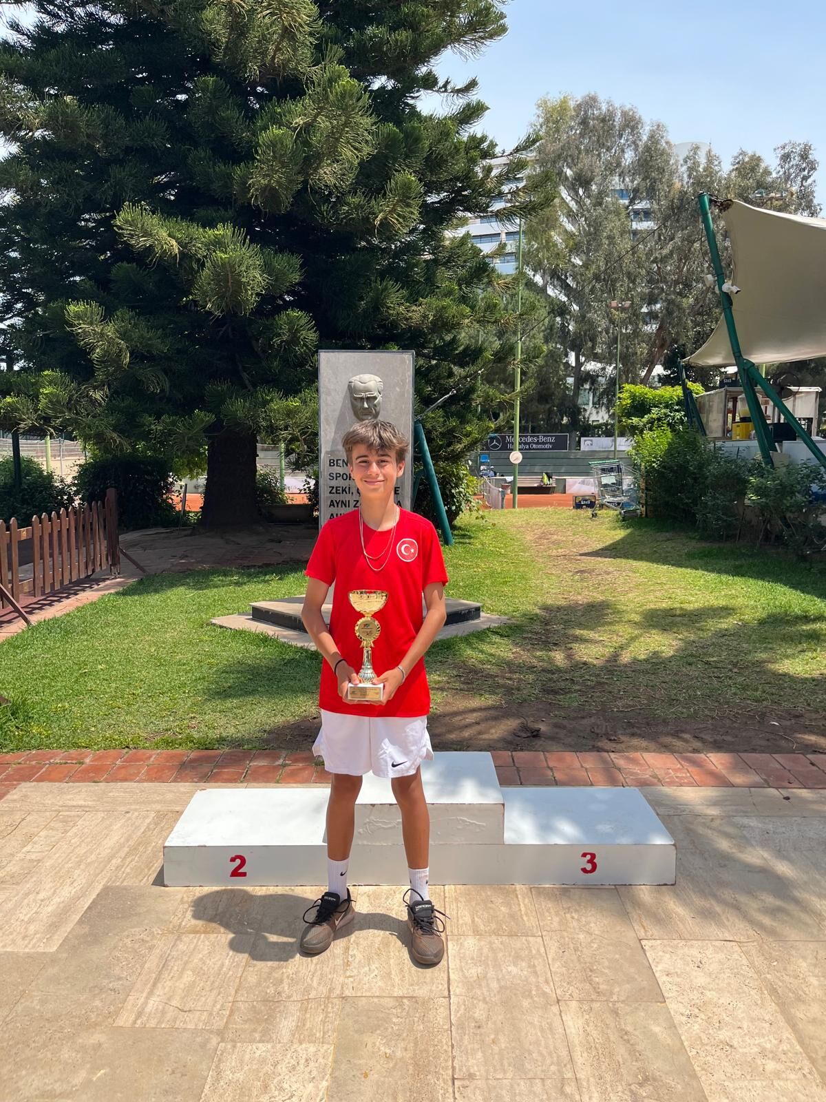 Deniz Şengül Tenis