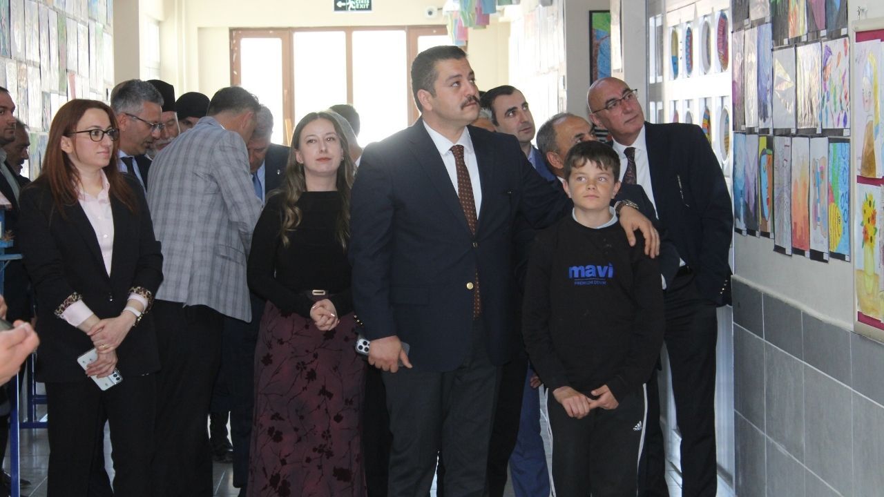 Kırmızı Ve Beyaz Modern Son Dakika Haberleri Youtube Küçük Resmi 2026 05 08T112318.721