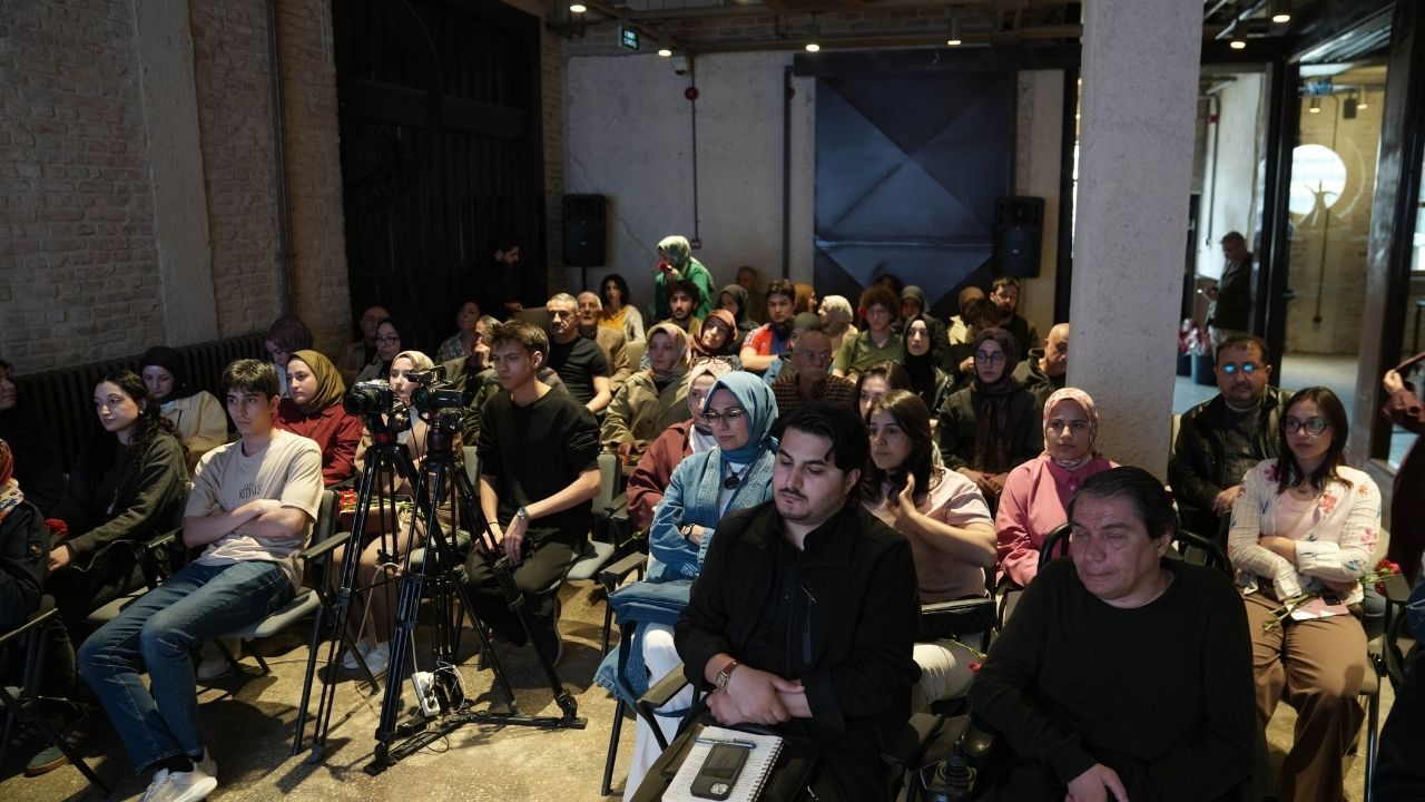 Kırmızı Ve Beyaz Modern Son Dakika Haberleri Youtube Küçük Resmi 2026 05 11T124802.820