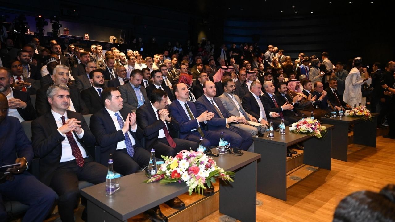 Kırmızı Ve Beyaz Modern Son Dakika Haberleri Youtube Küçük Resmi 2026 05 11T174538.347