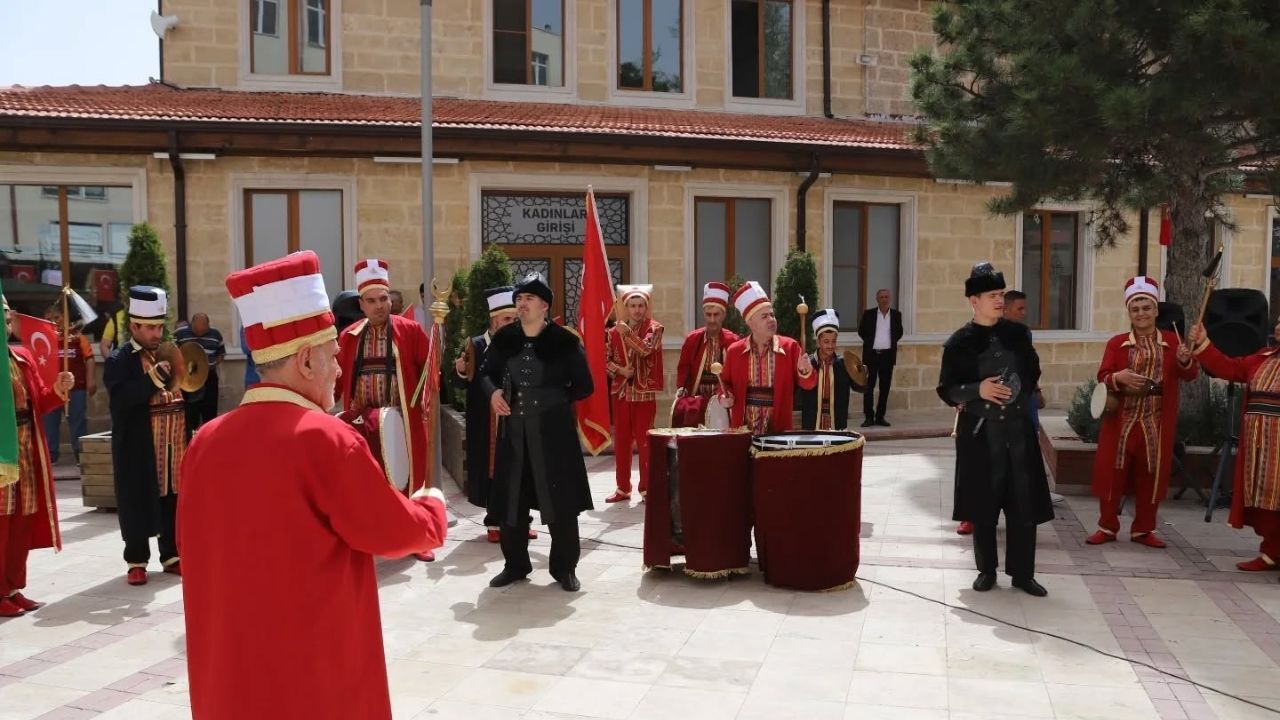 Kırmızı Ve Beyaz Modern Son Dakika Haberleri Youtube Küçük Resmi 2026 05 12T140509.018