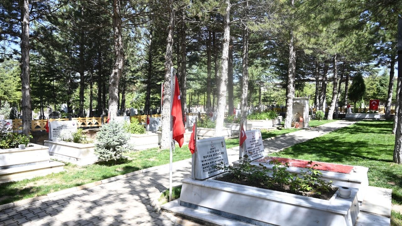 Kırmızı Ve Beyaz Modern Son Dakika Haberleri Youtube Küçük Resmi 2026 05 13T113457.545
