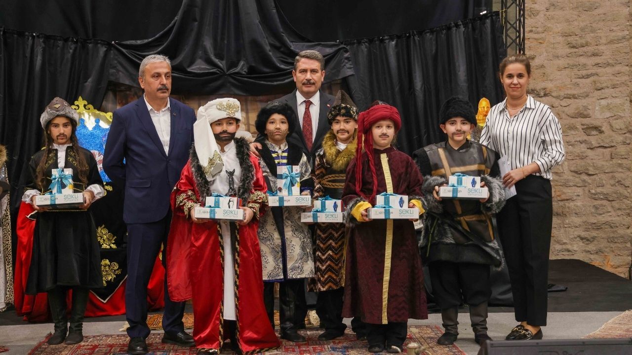 Kırmızı Ve Beyaz Modern Son Dakika Haberleri Youtube Küçük Resmi 2026 05 13T135734.837