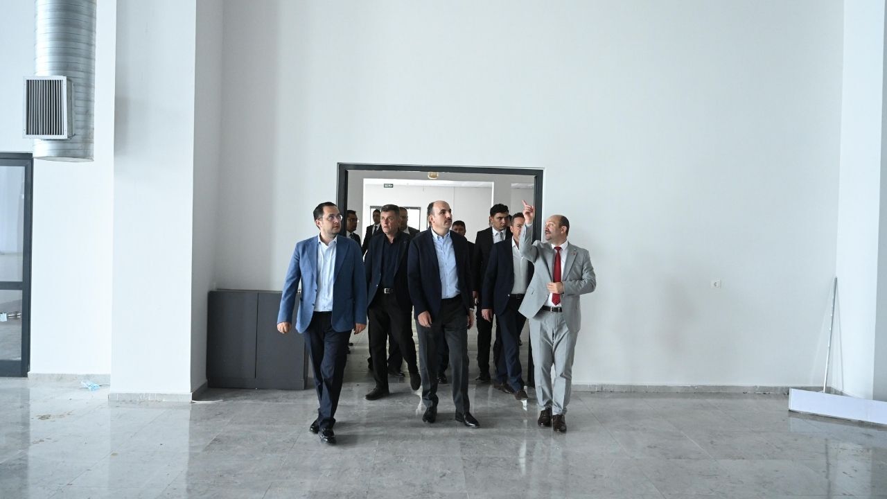 Kırmızı Ve Beyaz Modern Son Dakika Haberleri Youtube Küçük Resmi 2026 05 14T162835.349