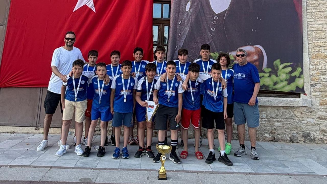 Kırmızı Ve Beyaz Modern Son Dakika Haberleri Youtube Küçük Resmi 2026 05 18T102746.030