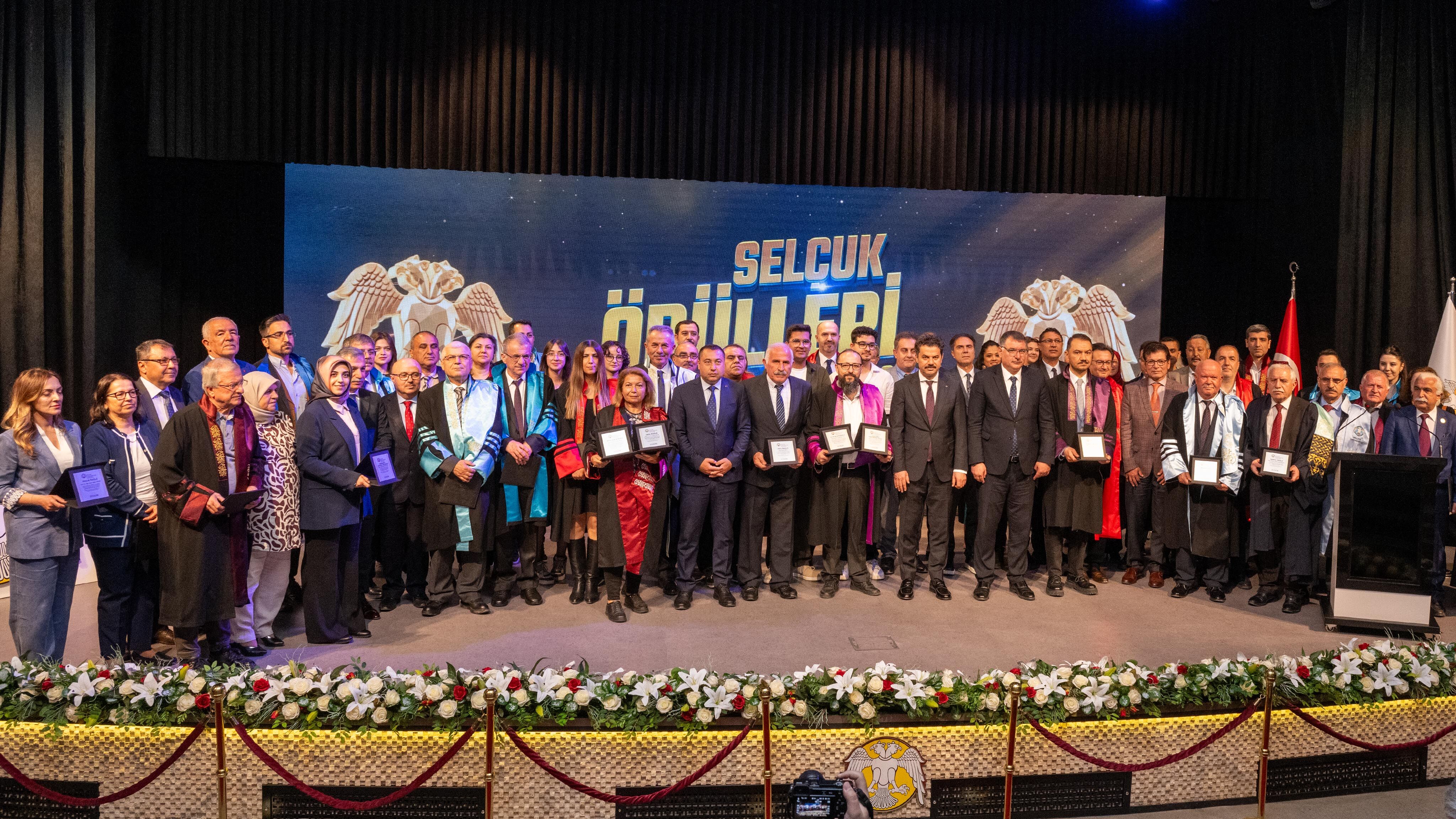 Selçuk Üniversitesinde Başarıya Katkı Sağlayanlar Onurlandırıldı (1)