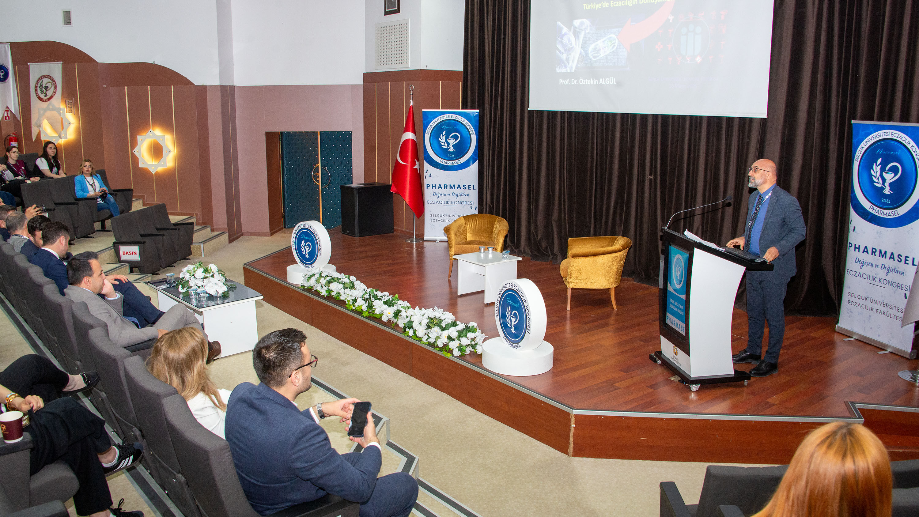 Selçuk Üniversitesinde Eczacılığın Geleceği Konuşuldu (4)