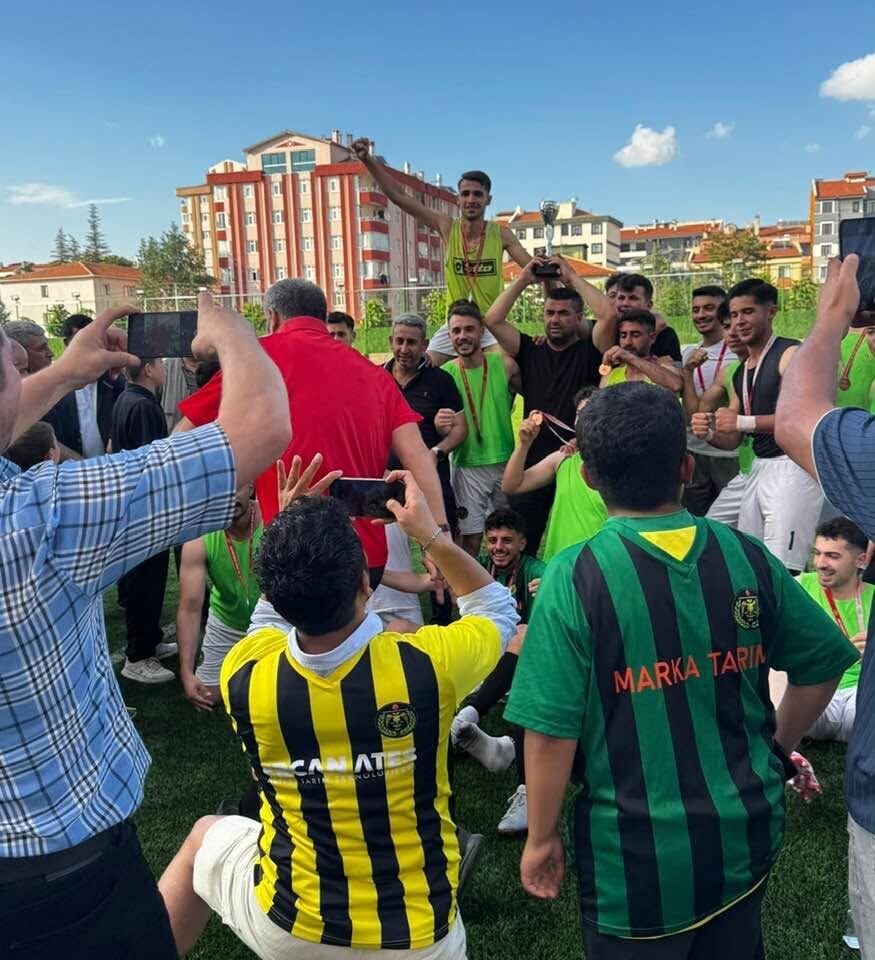 Konya amatör futbolunda namağlup destan: Hak edilmiş şampiyonluk üst ligi getirdi