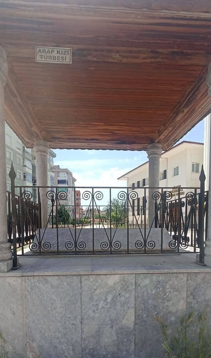 Arap Kızı Türbesi (2)