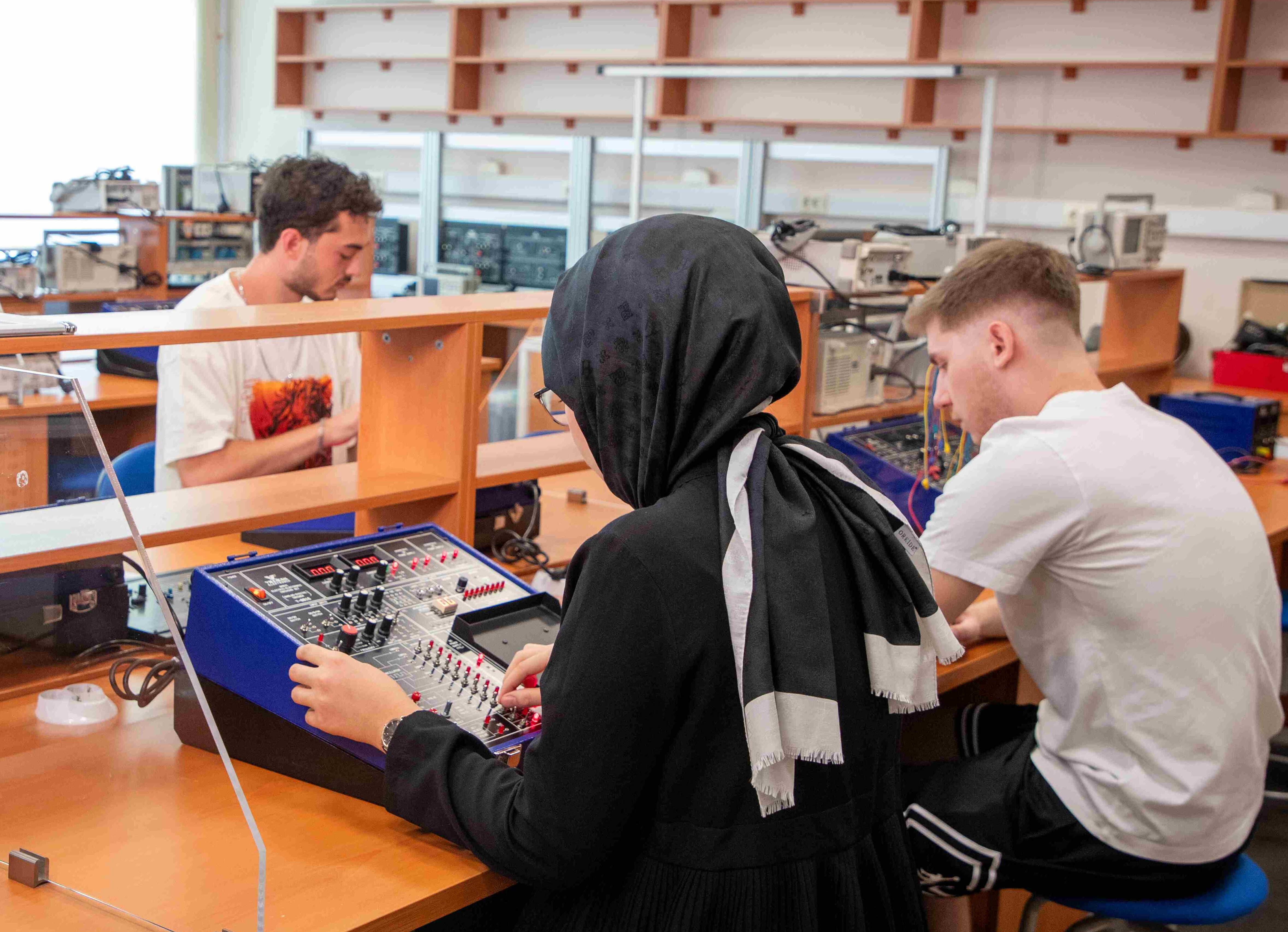 Mekatroni̇k Laboratuvari