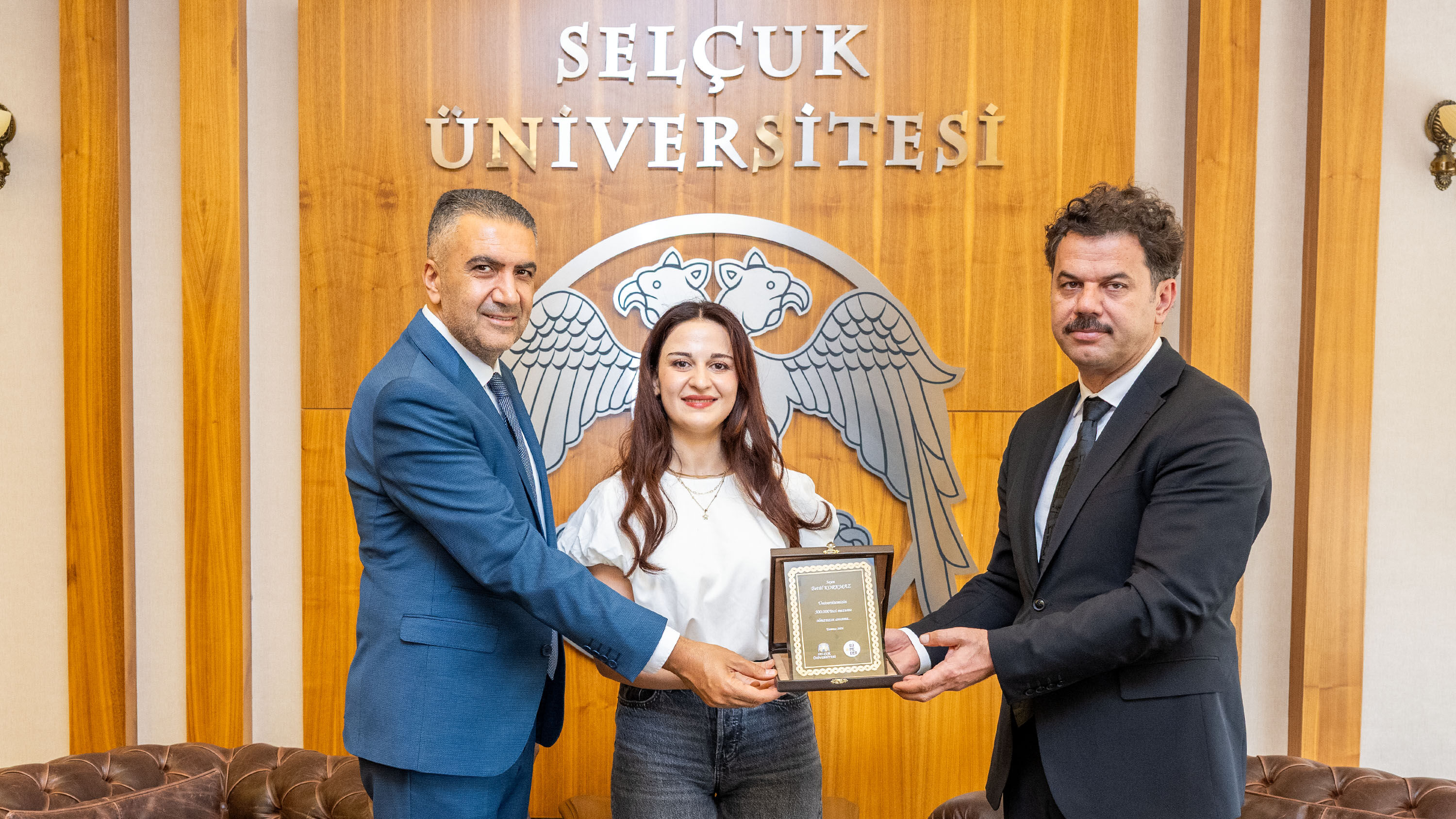 Selçuk Üniversitesinin 500 Bininci Mezunu, Diplomasını Rektör Yılmaz’dan Aldı (5)
