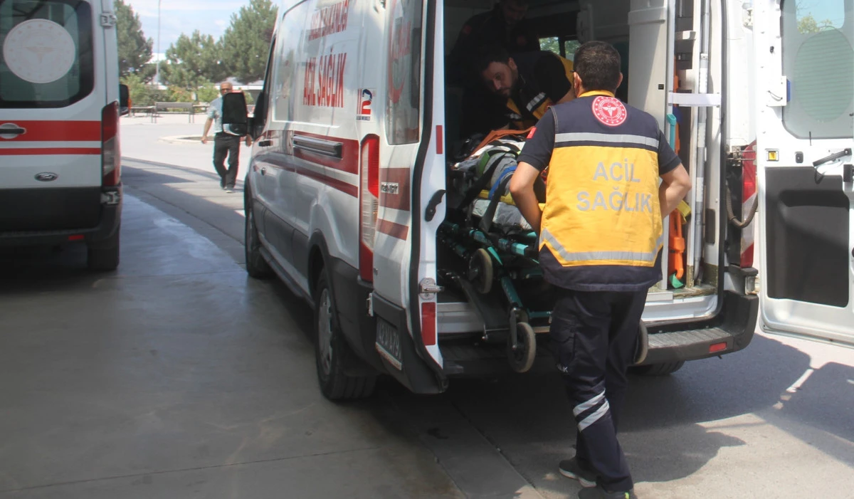 Insaatin 3Uncu Katindan Dusen Usta Yaralandi 141232 20260829