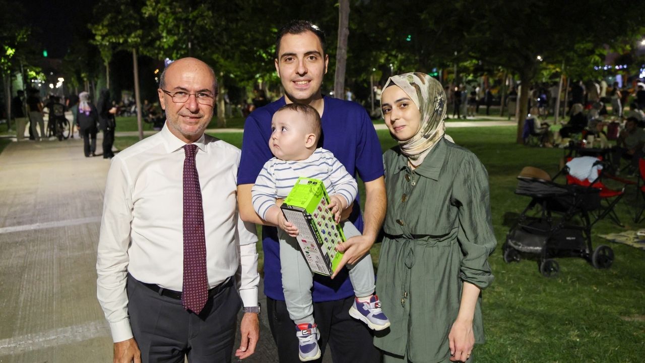 Kırmızı Ve Beyaz Modern Son Dakika Haberleri Youtube Küçük Resmi 2026 08 07T121109.647