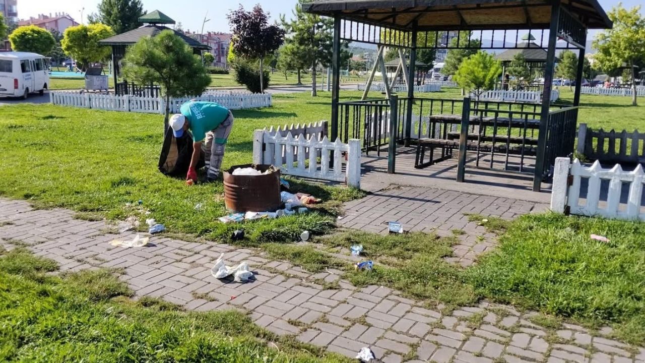 Kırmızı Ve Beyaz Modern Son Dakika Haberleri Youtube Küçük Resmi 2026 08 18T103511.007