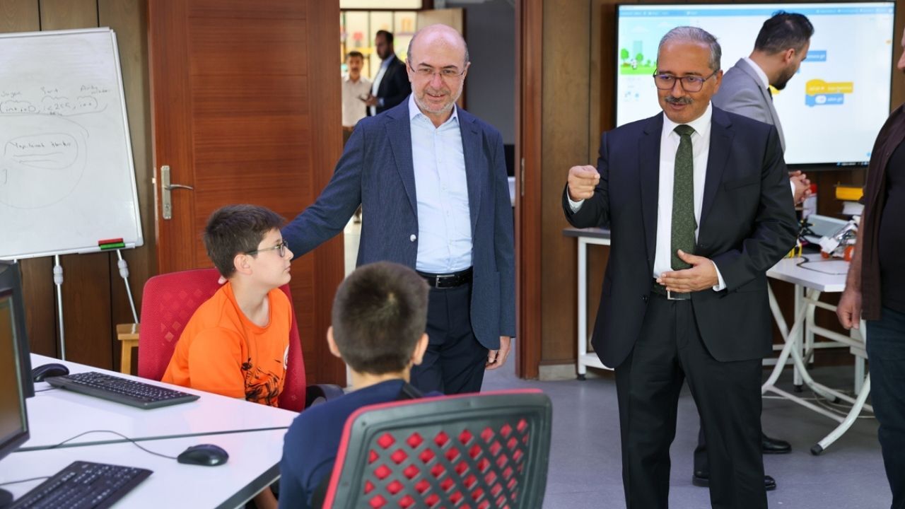 Kırmızı Ve Beyaz Modern Son Dakika Haberleri Youtube Küçük Resmi 2026 08 18T144702.431