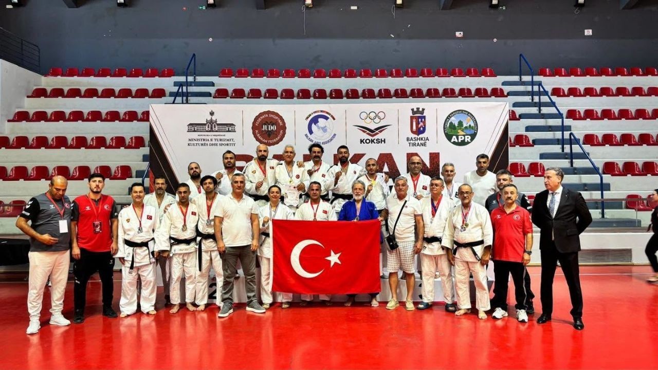 Kırmızı Ve Beyaz Modern Son Dakika Haberleri Youtube Küçük Resmi 2026 08 19T162118.690