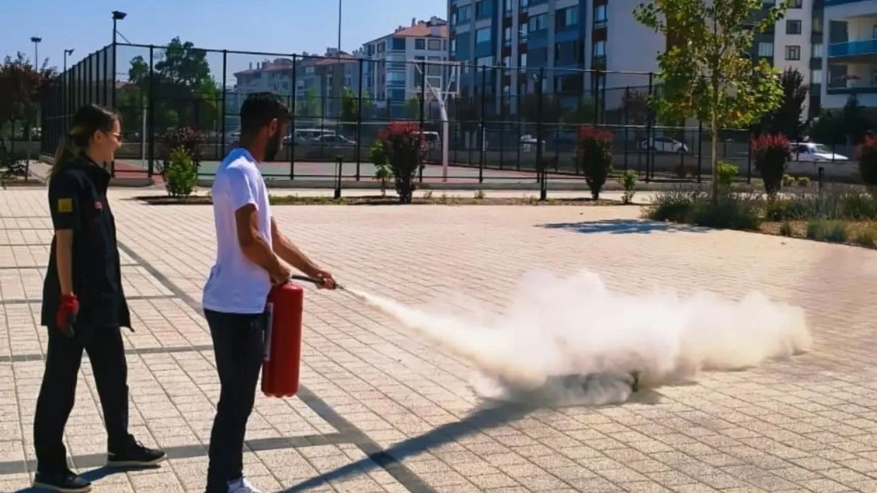 Kırmızı Ve Beyaz Modern Son Dakika Haberleri Youtube Küçük Resmi 2026 08 21T135352.506