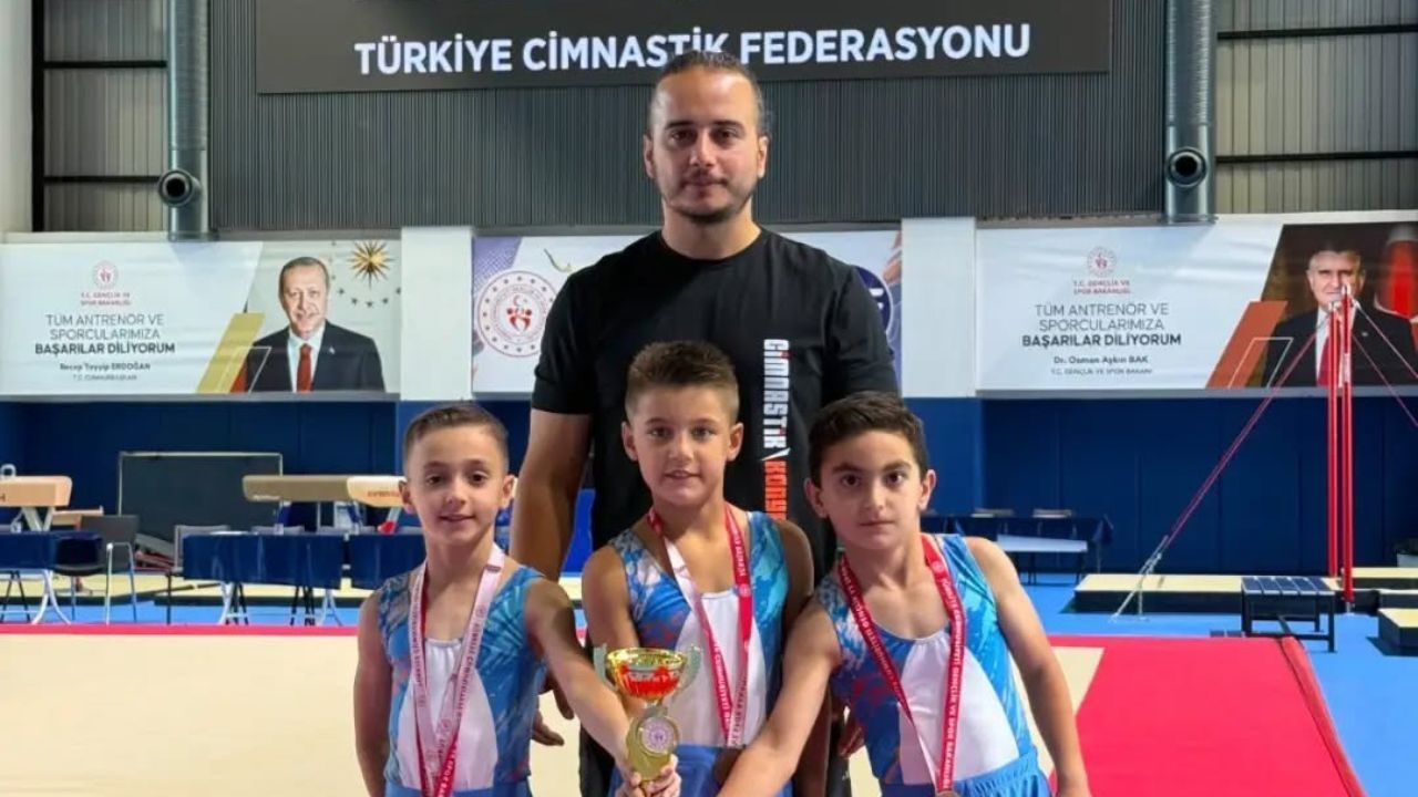 Kırmızı Ve Beyaz Modern Son Dakika Haberleri Youtube Küçük Resmi 2026 08 21T152207.773