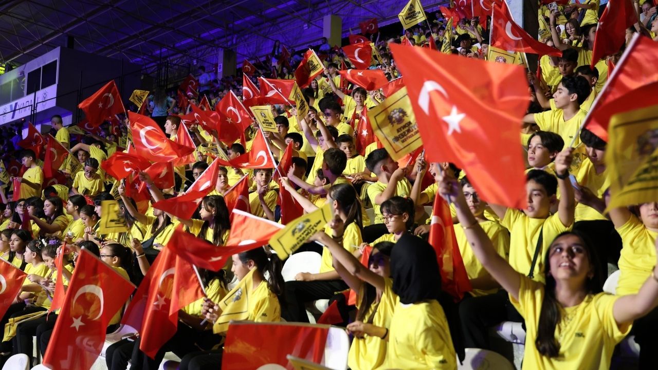Kırmızı Ve Beyaz Modern Son Dakika Haberleri Youtube Küçük Resmi 2026 08 26T105726.549