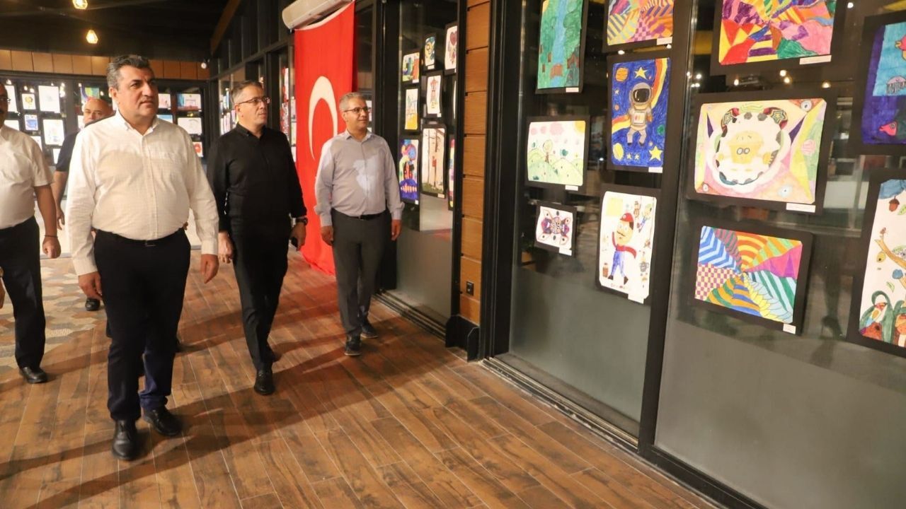 Kırmızı Ve Beyaz Modern Son Dakika Haberleri Youtube Küçük Resmi 2026 08 27T134009.145