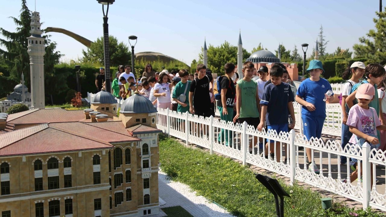 Kırmızı Ve Beyaz Modern Son Dakika Haberleri Youtube Küçük Resmi 2026 08 28T112259.265
