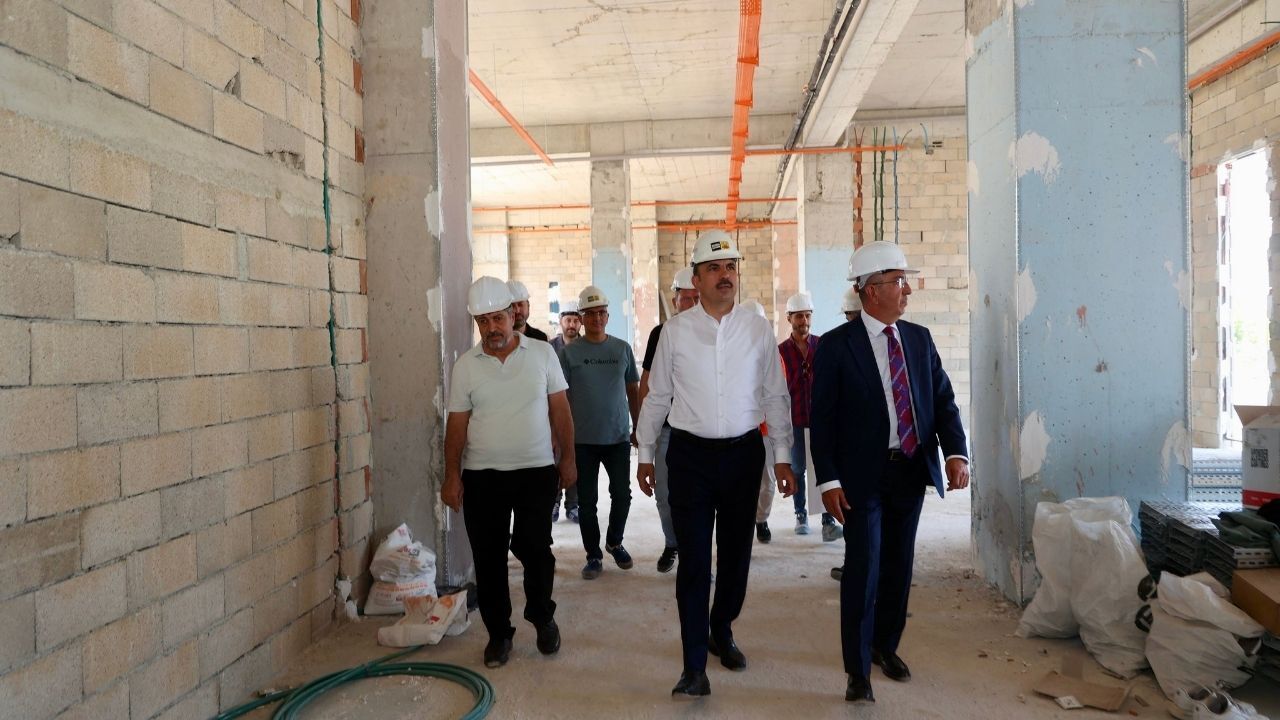 Kırmızı Ve Beyaz Modern Son Dakika Haberleri Youtube Küçük Resmi 2026 08 28T115131.261