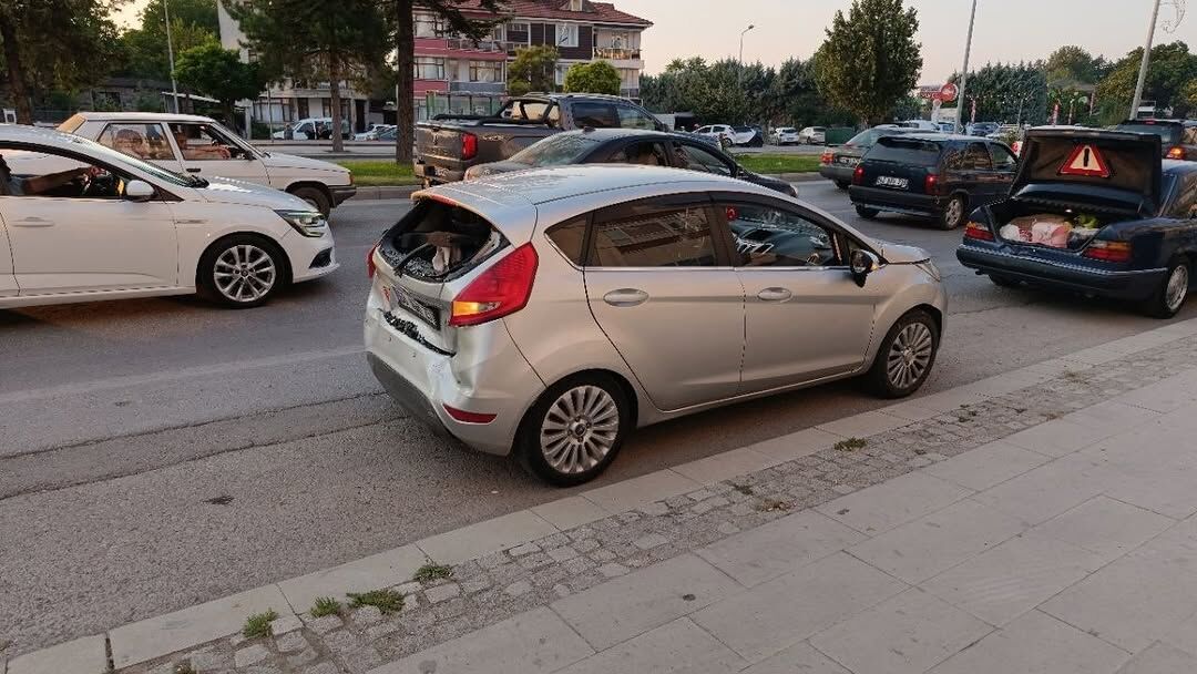 Üç Araç Çarpıştı, 3 Kişi Hastanelik Oldubeyşehi̇rde Korkutan Zi̇nci̇rleme Kazakonya’nın Beyşehir I