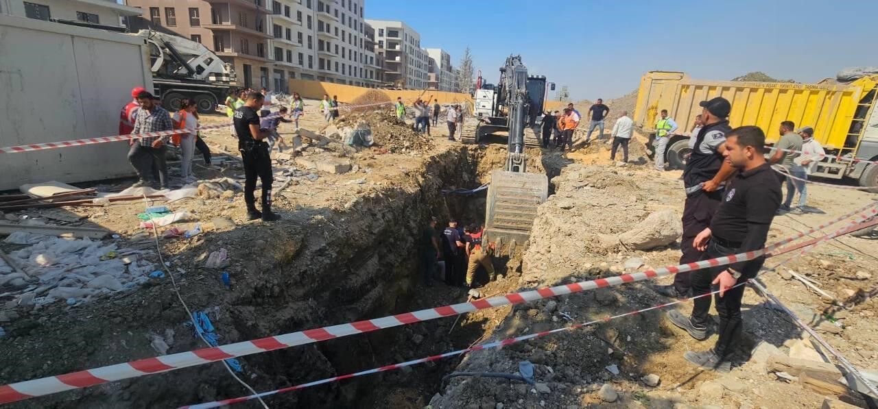 Alt yapı çalışmalarında feci kaza! Göçük altında kaldılar…