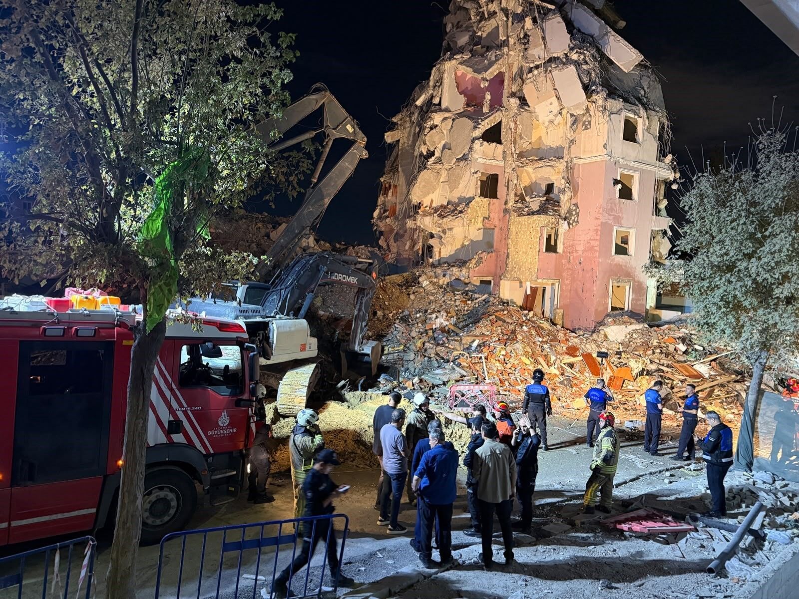 Kentsel dönüşüm sırasında facia! Bina çöktü…