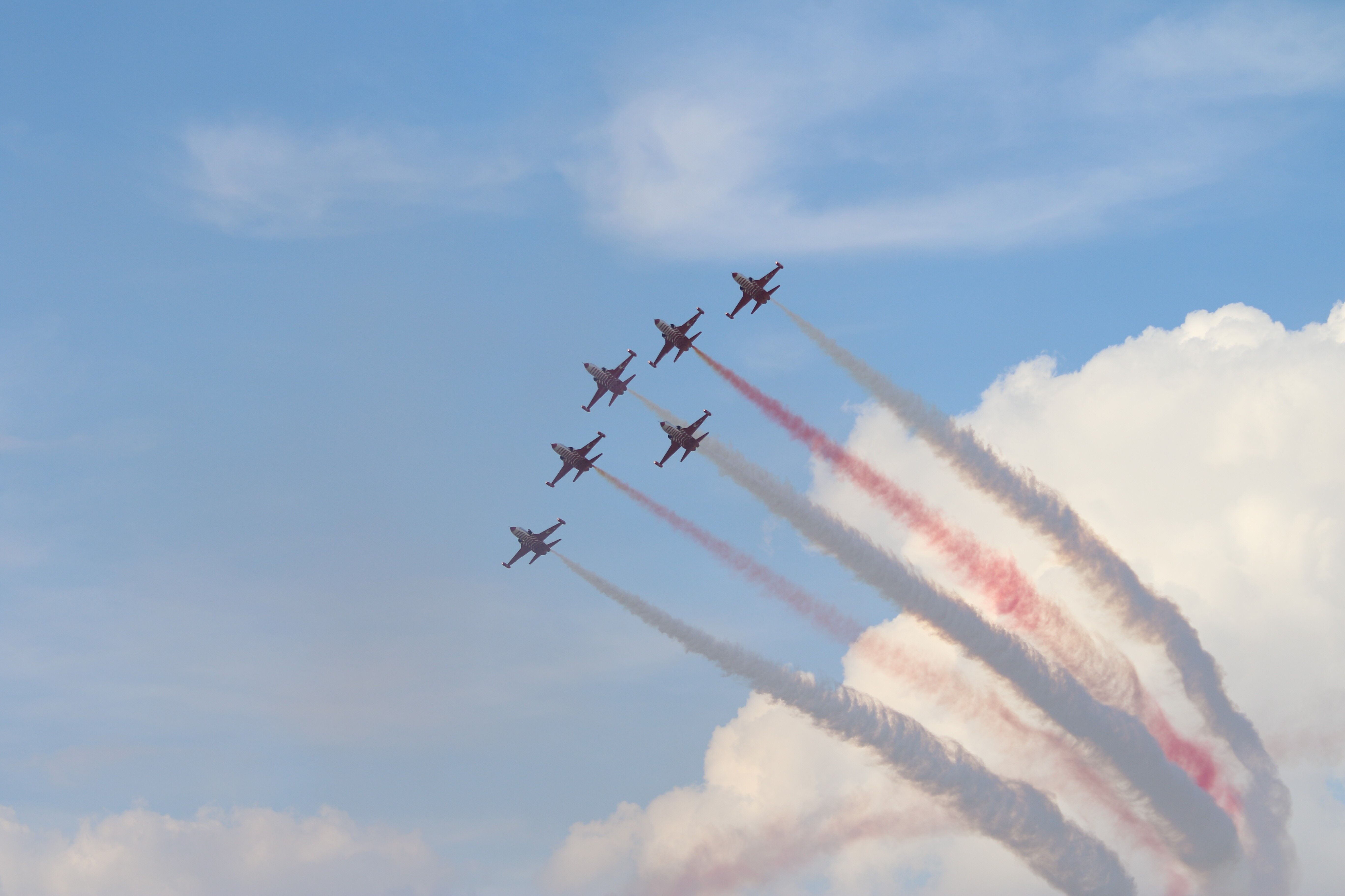 Konya’dan havalanan Türk Yıldızları SHG Airshow nefesleri kesti