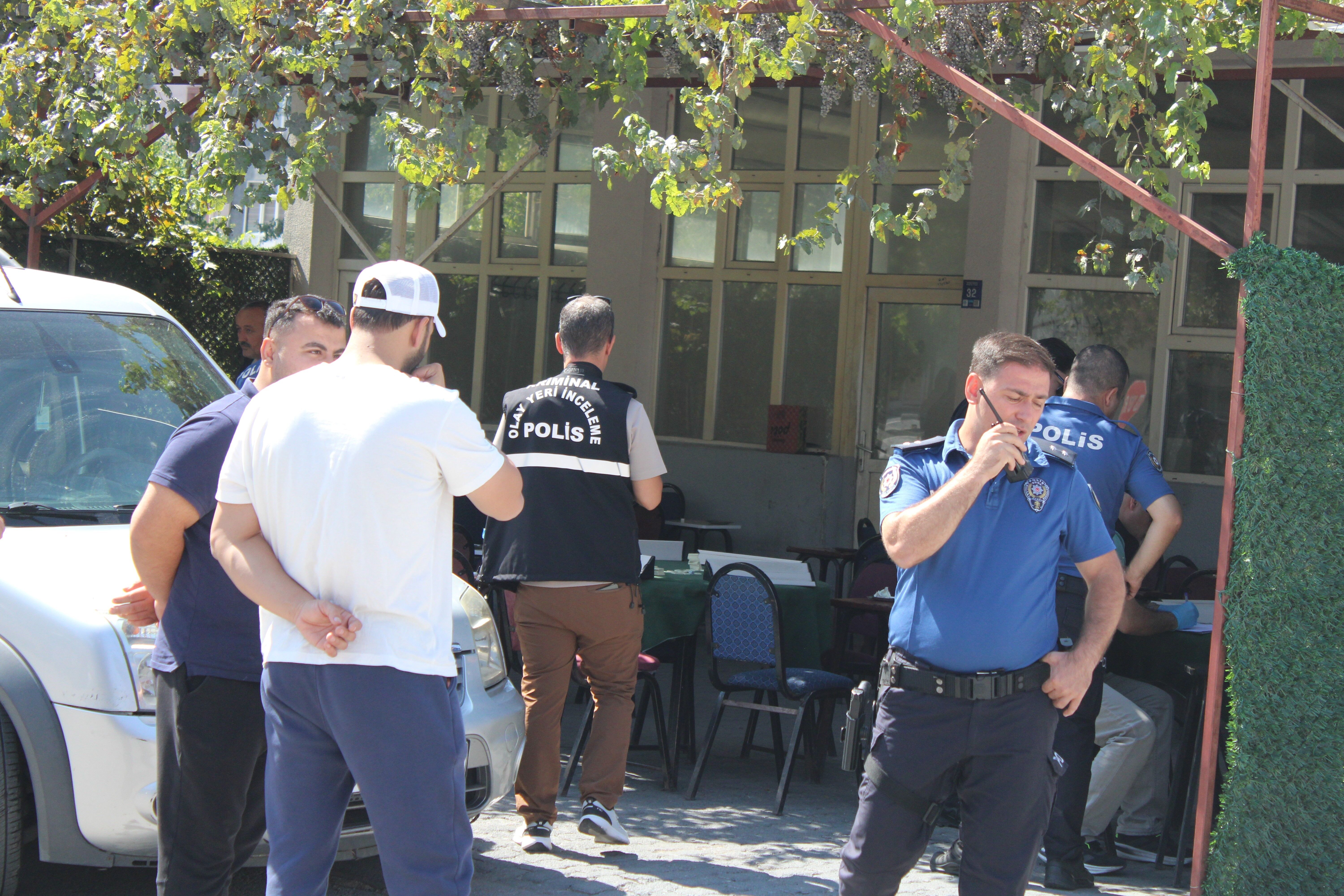 Kıraathanede dehşet saçtı! Husumetlisinin canına kıydı…