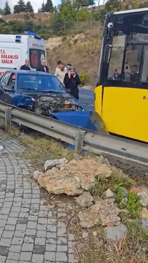 Otomobil ve otobüs çarpıştı1 Çok sayıda yaralı var…