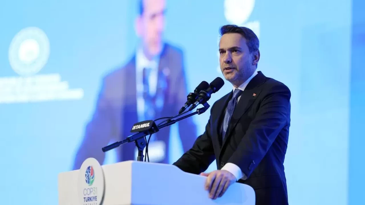 Bakan Bayraktar'dan öğrencilere müjde: Burs verilecek…