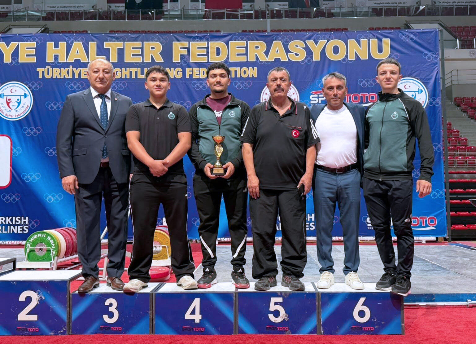Karatayli Halterci̇lerden Çi̇fte Başari (2)