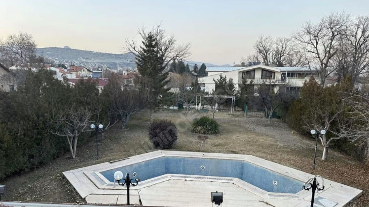 Kırmızı Ve Beyaz Modern Son Dakika Haberleri Youtube Küçük Resmi 2026 09 01T121311.911
