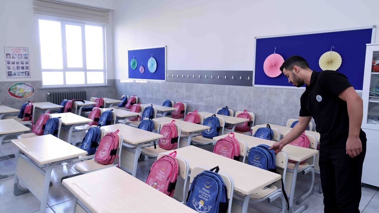 Kırmızı Ve Beyaz Modern Son Dakika Haberleri Youtube Küçük Resmi 2026 09 07T145508.297