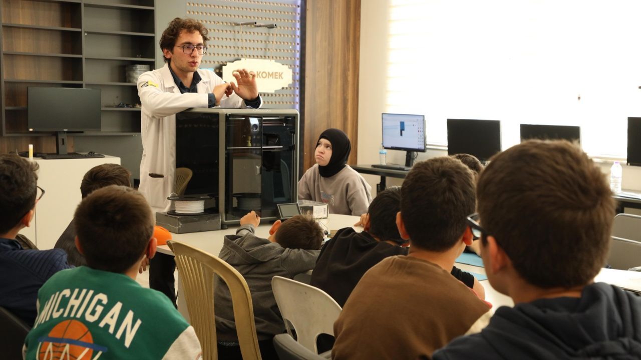 Kırmızı Ve Beyaz Modern Son Dakika Haberleri Youtube Küçük Resmi 2026 09 15T104058.134