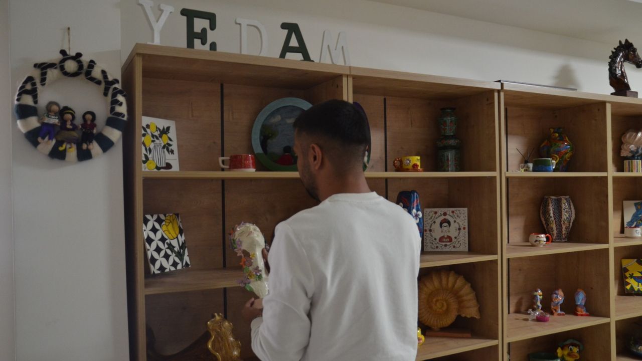 Kırmızı Ve Beyaz Modern Son Dakika Haberleri Youtube Küçük Resmi 2026 09 15T112952.981